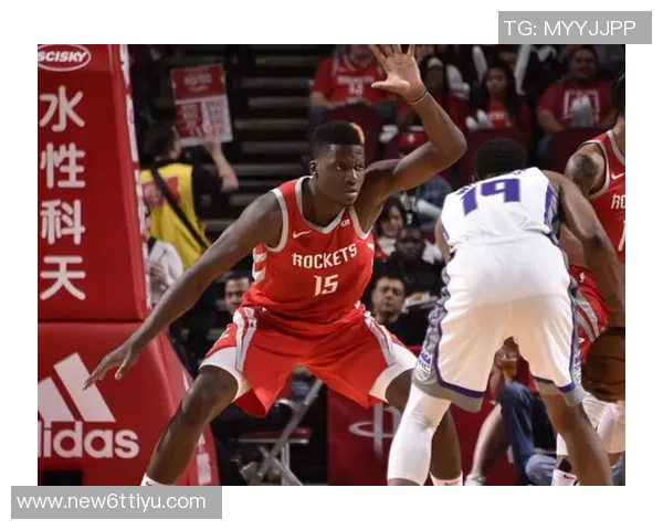 福克斯半场火力全开11投6中斩获15分4篮板4助攻表现出色